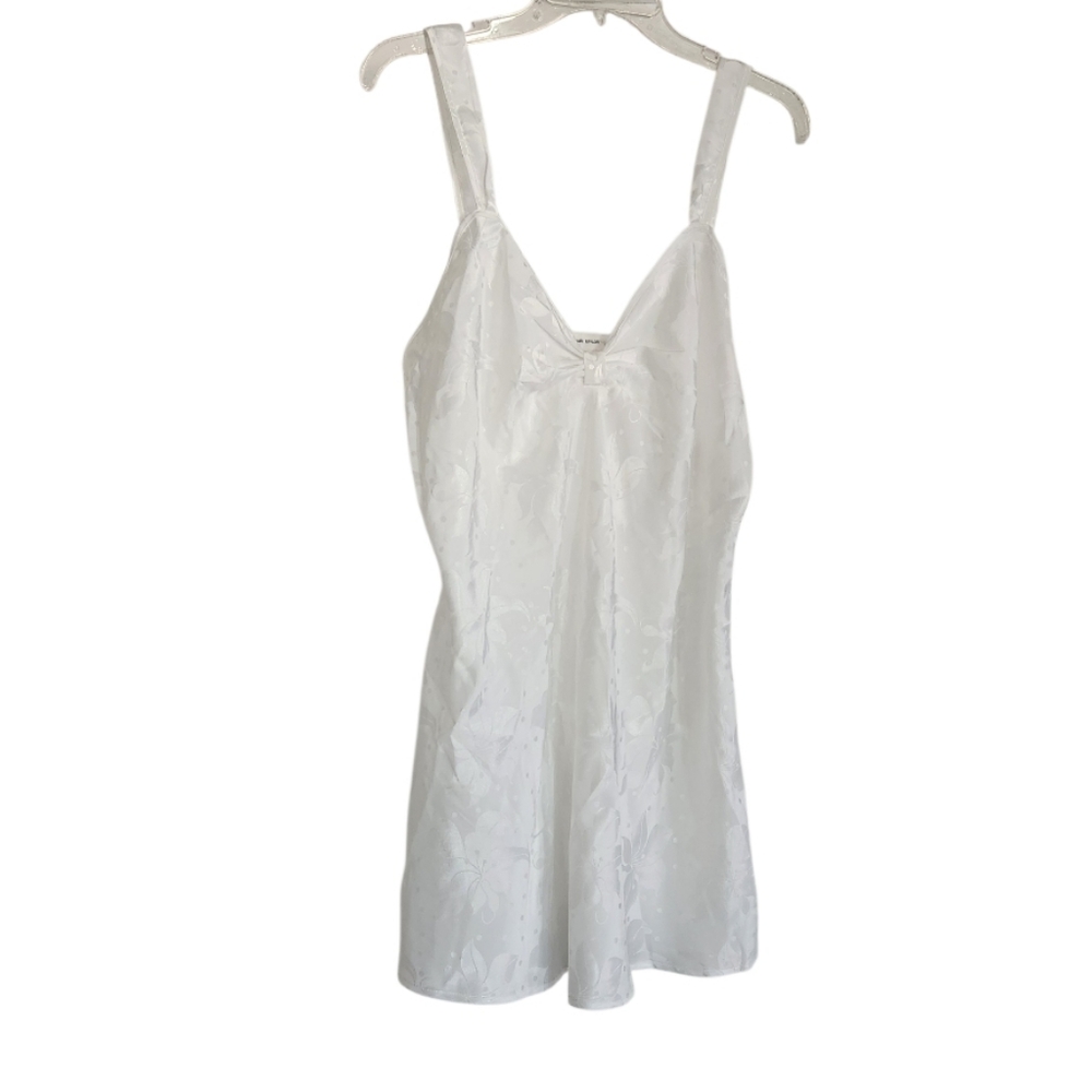 Elegant White Women's Floral Night Gown Slip Sz Large Nwt
